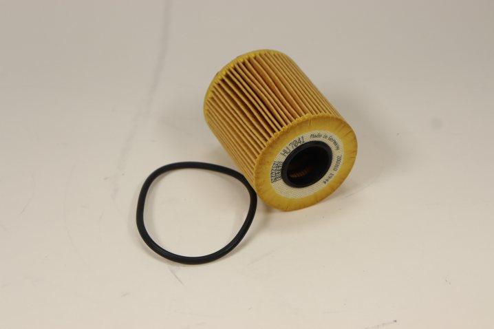 MANN-FILTER HU7041z oil filter element (metal-free)