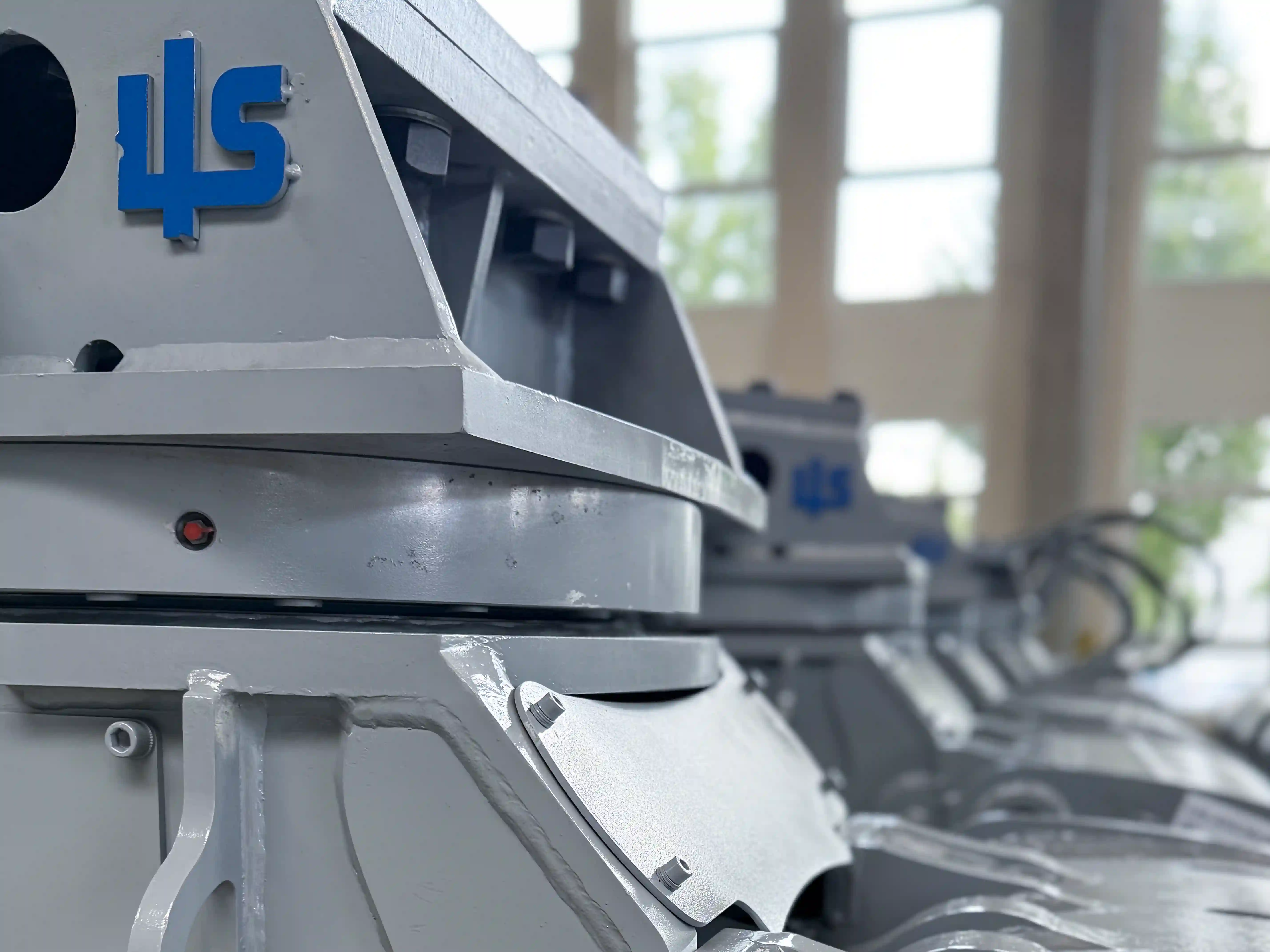 Ersatzteile und Verschleißteile für LIS Abbruch- und Sortiergreifer – Messer, Bolzen und Buchsen für Greifer-Instandsetzung.